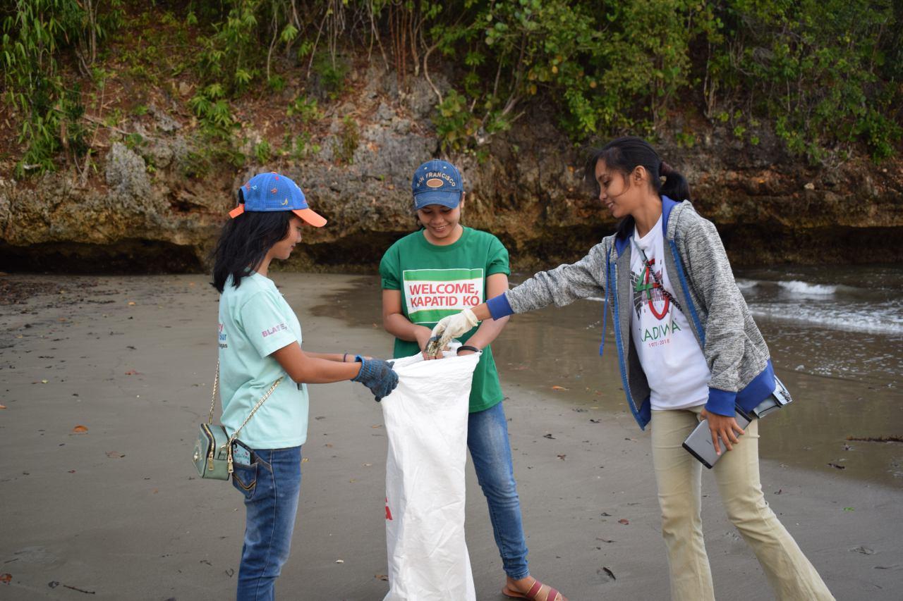 Sipalay brethren clean coast