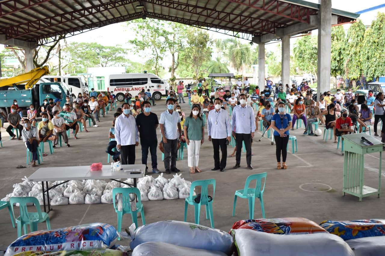 Camarines Norte District gives aid to PWDs