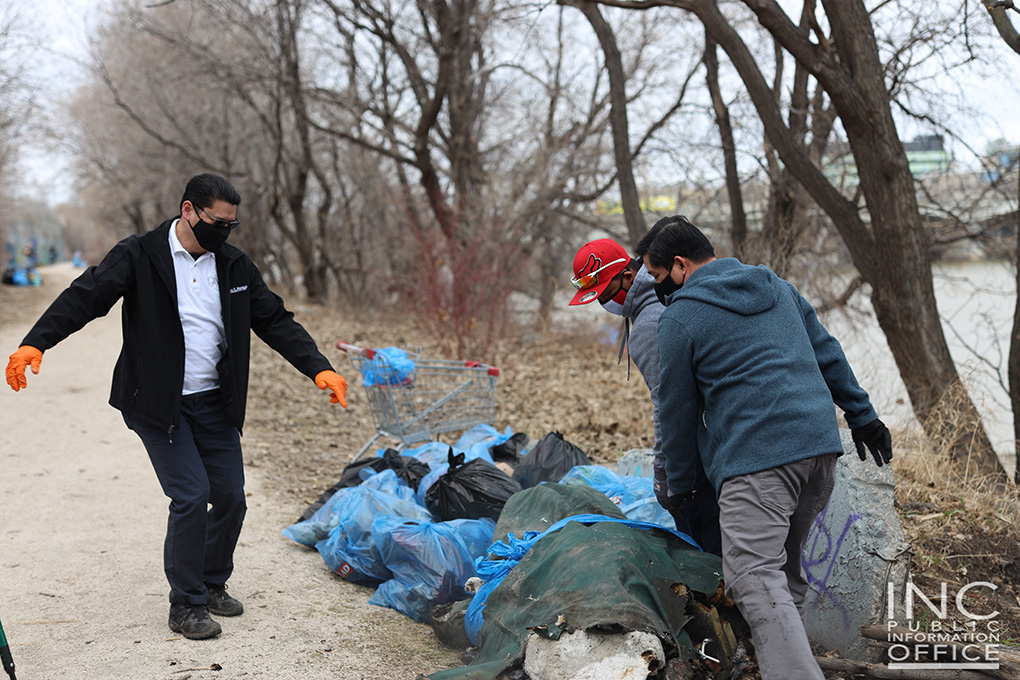 Winnipeg benefits from clean up initiative; 100 large bags of litter disposed