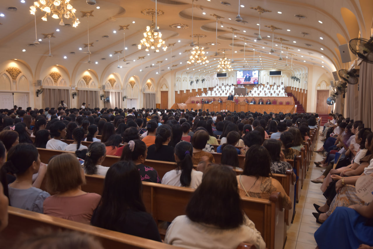 Volunteer workers host evangelical mission, nearly 1,000 guests attend