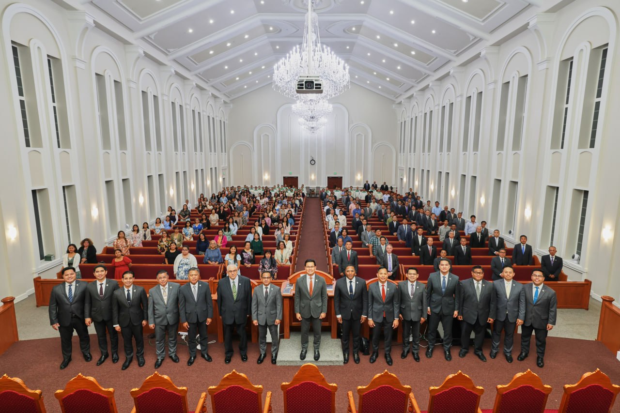Special gathering in Hawaii-Pacific uplifts head deacons, families
